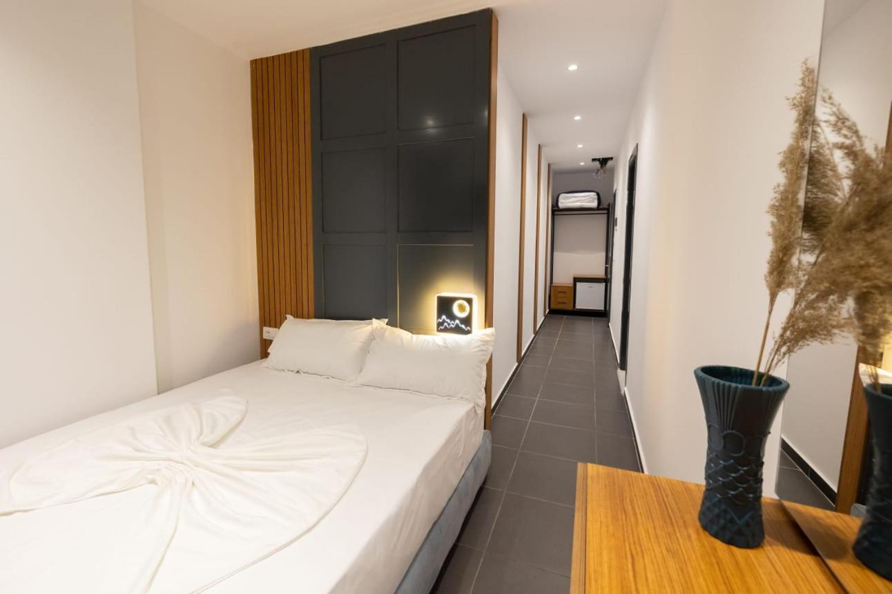 Aglon Twin'S Hotel Влёра Экстерьер фото