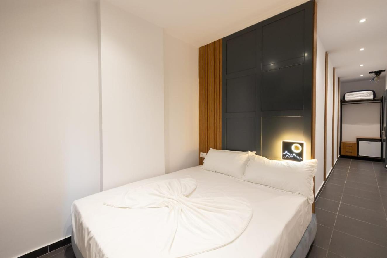Aglon Twin'S Hotel Влёра Экстерьер фото