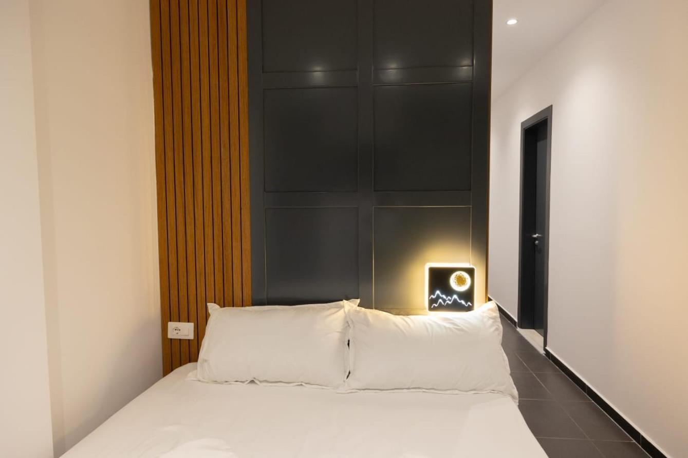 Aglon Twin'S Hotel Влёра Экстерьер фото