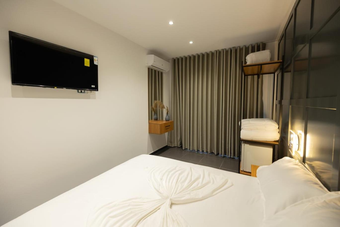 Aglon Twin'S Hotel Влёра Экстерьер фото