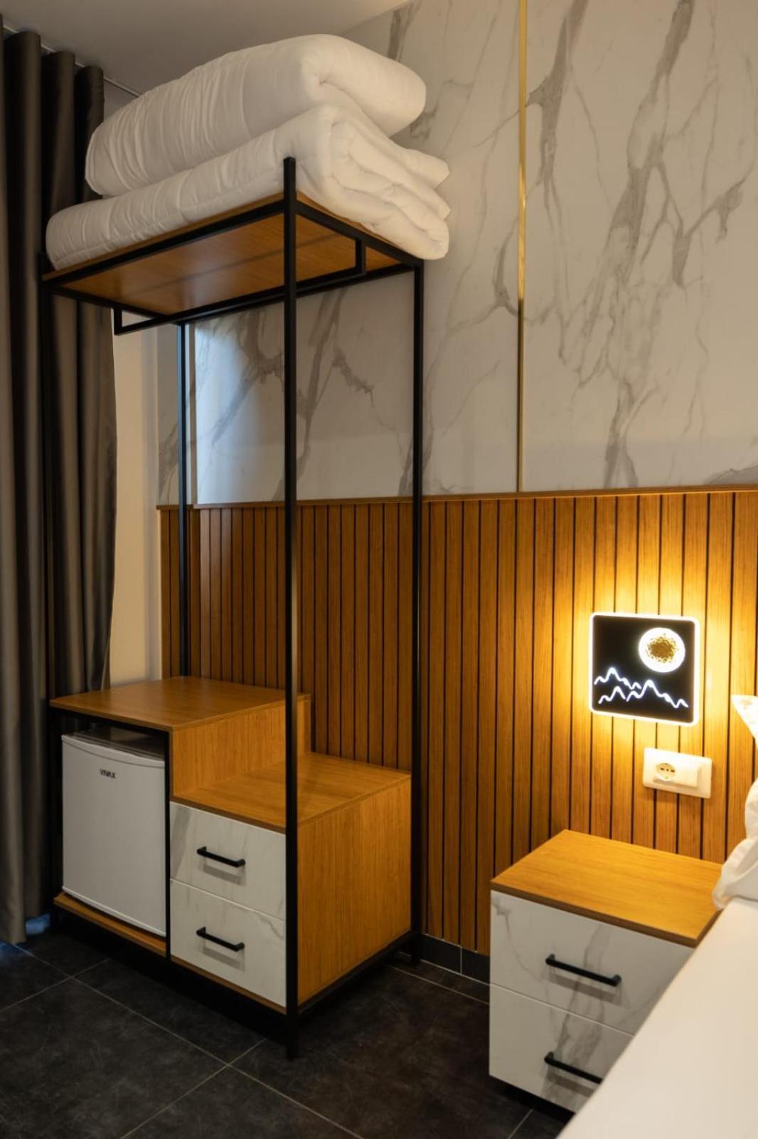 Aglon Twin'S Hotel Влёра Экстерьер фото