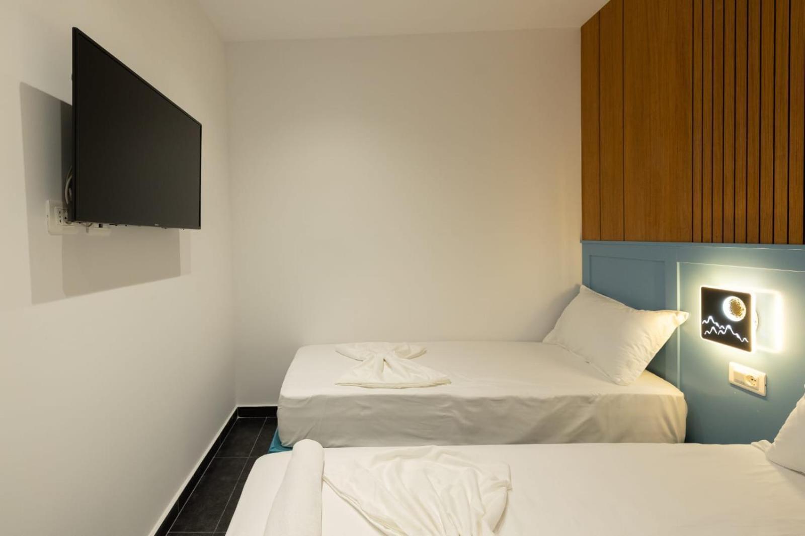 Aglon Twin'S Hotel Влёра Экстерьер фото